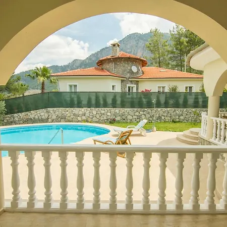 Villa White Rock Villa *
